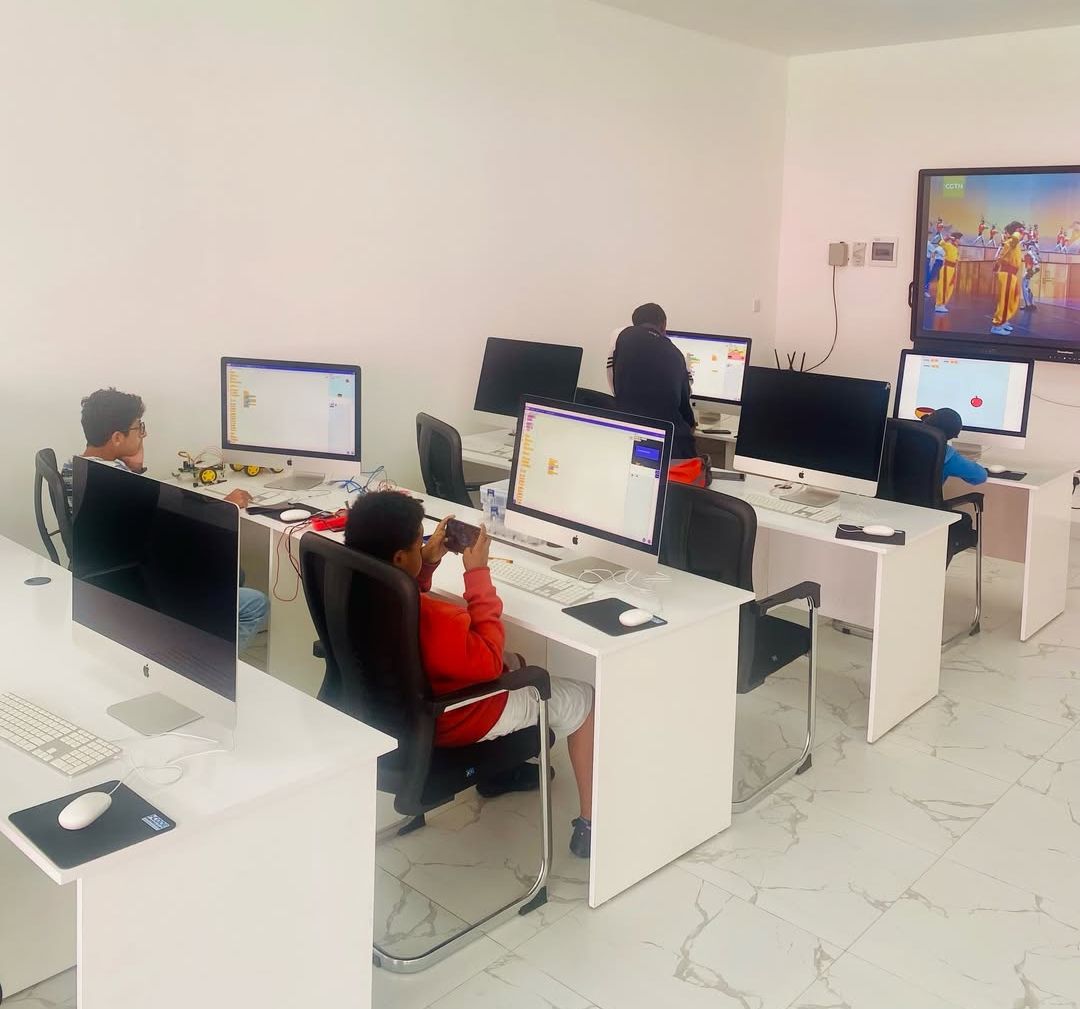 Students coding on Scratch at i-CODE