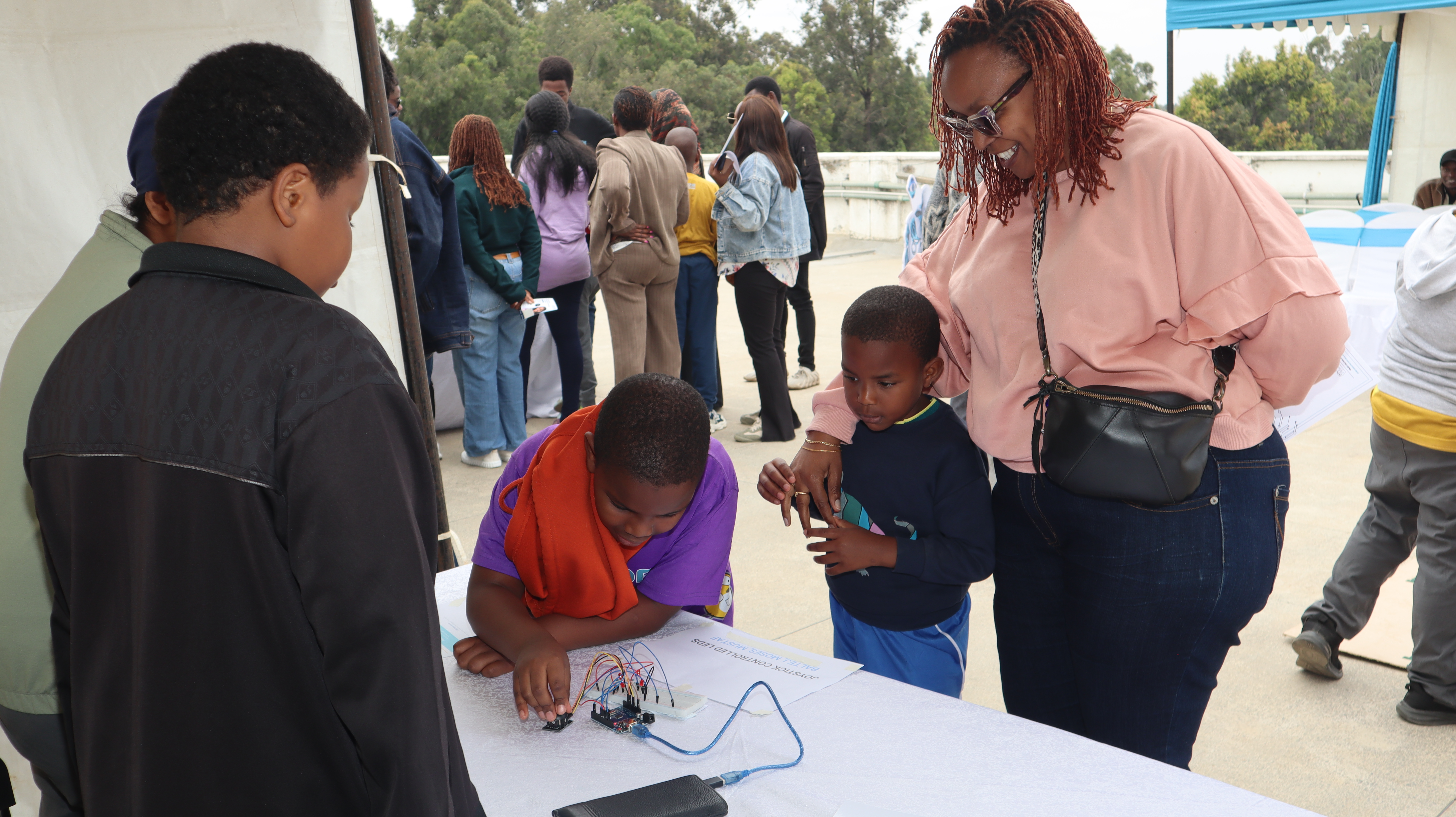 Student demo captivates parent and child at Innovation Expo