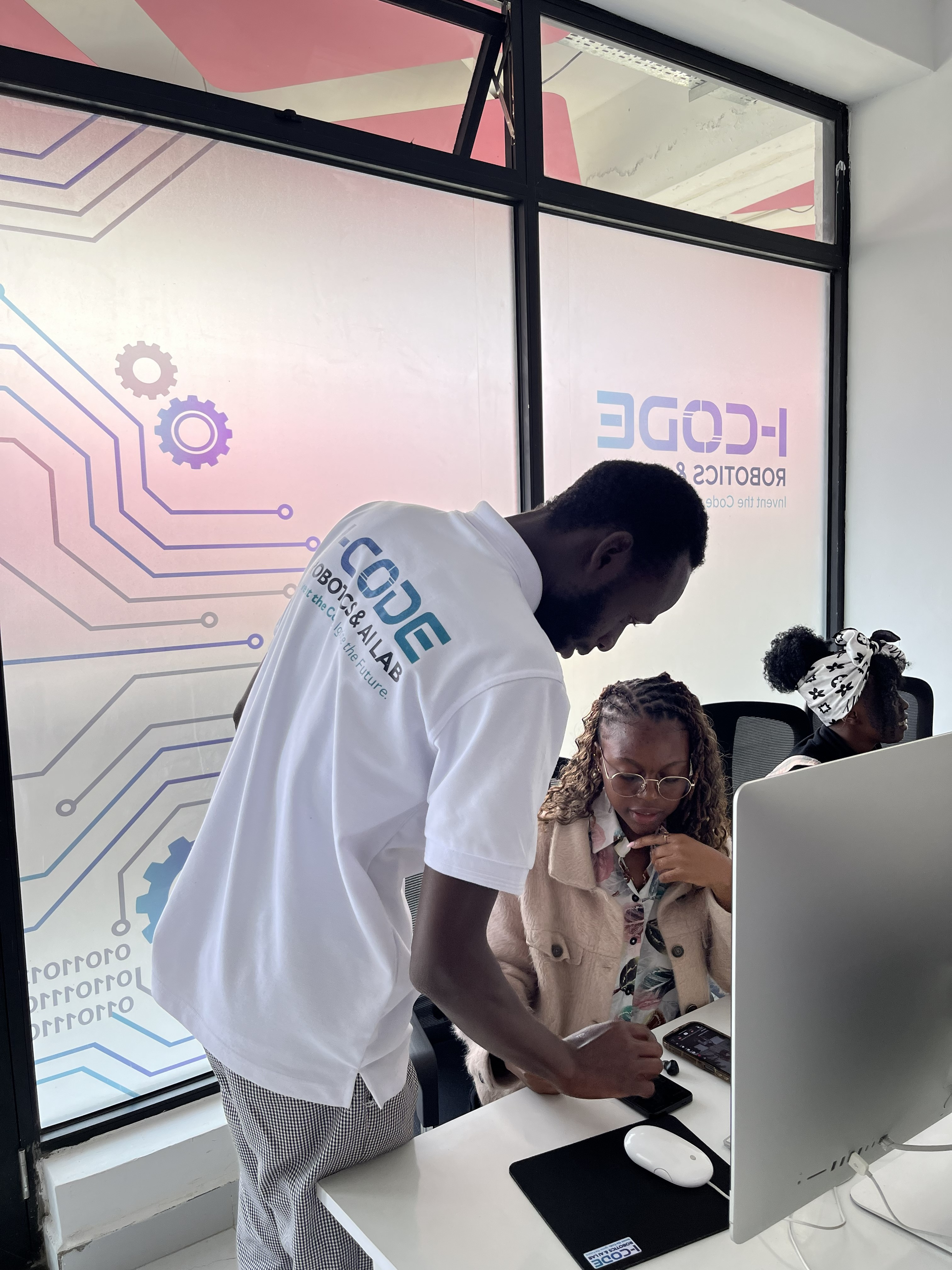 Instructor supports Innovators bootcamp student at the Mac